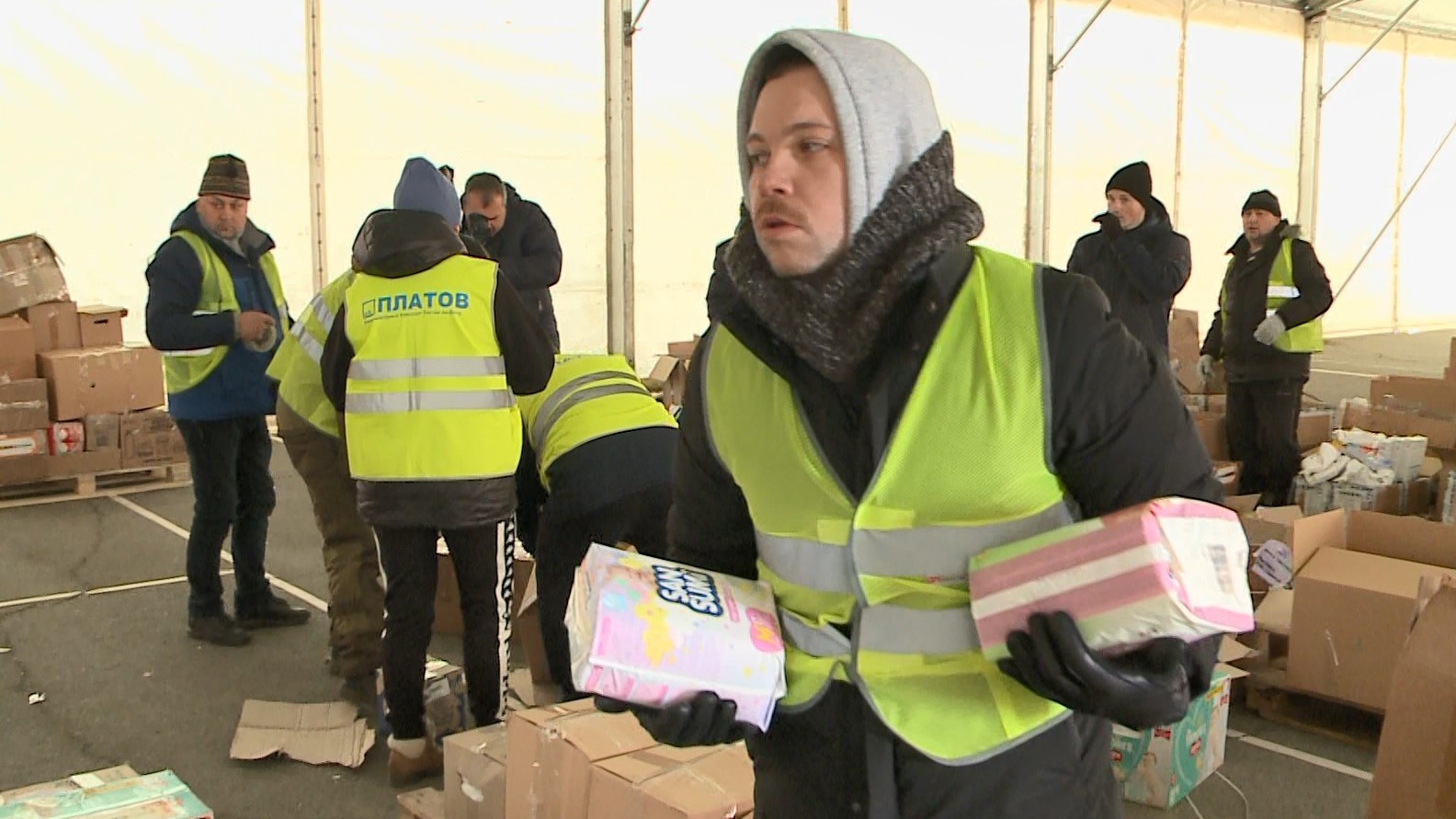 Пока Платов закрыт, его сотрудники стали волонтерами