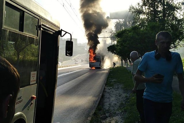 В Ростове снова загорелся автобус