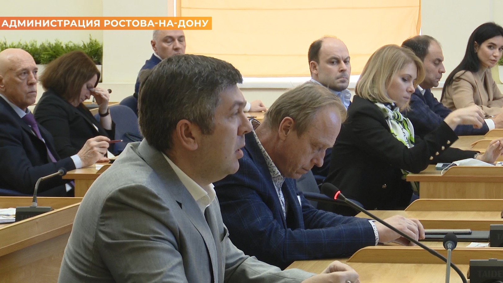 Меры поддержки экономики обсудил А. Логвиненко на встрече с предпринимателями города