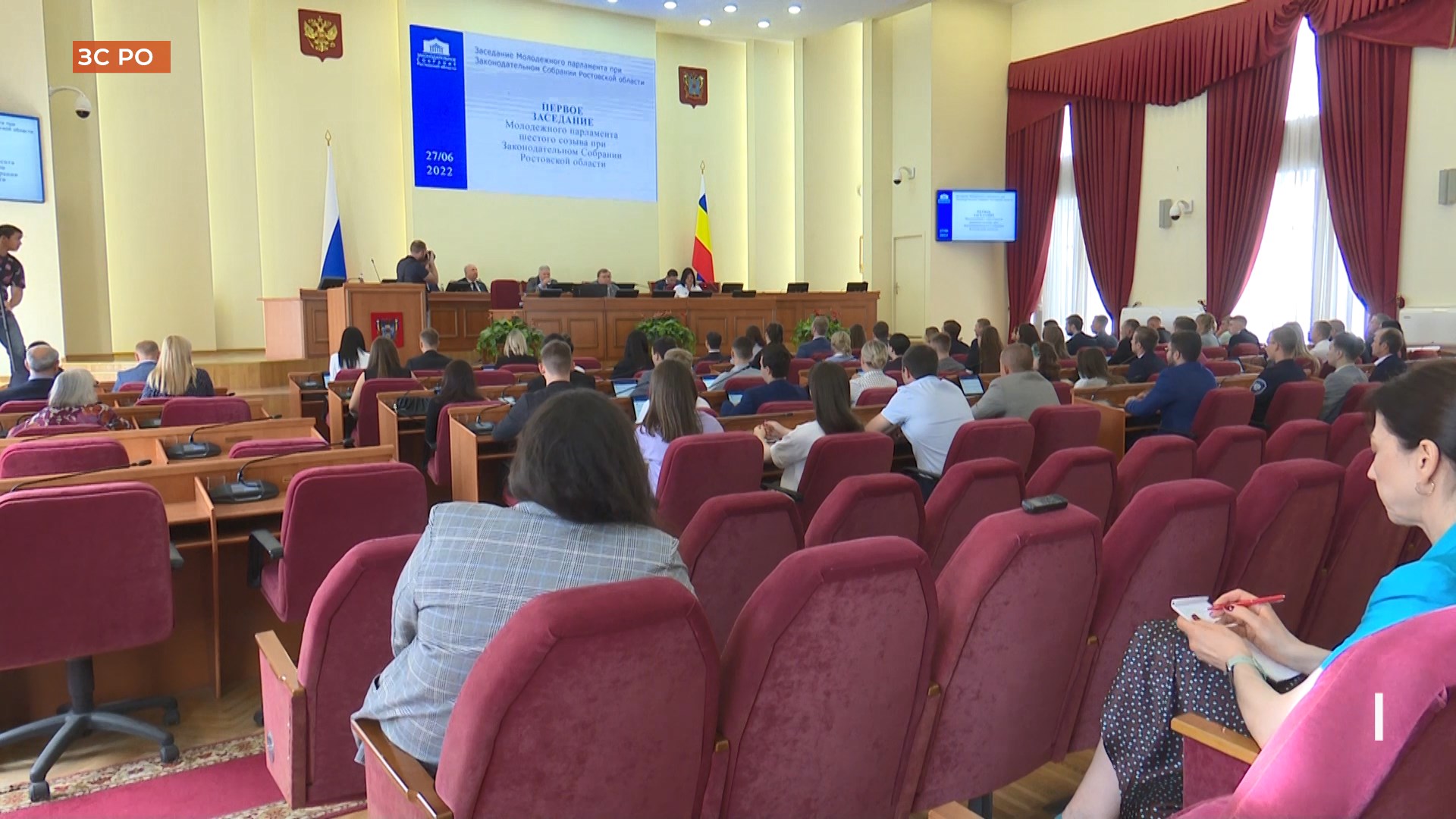 Молодые парламентарии 6-го созыва провели первое заседние