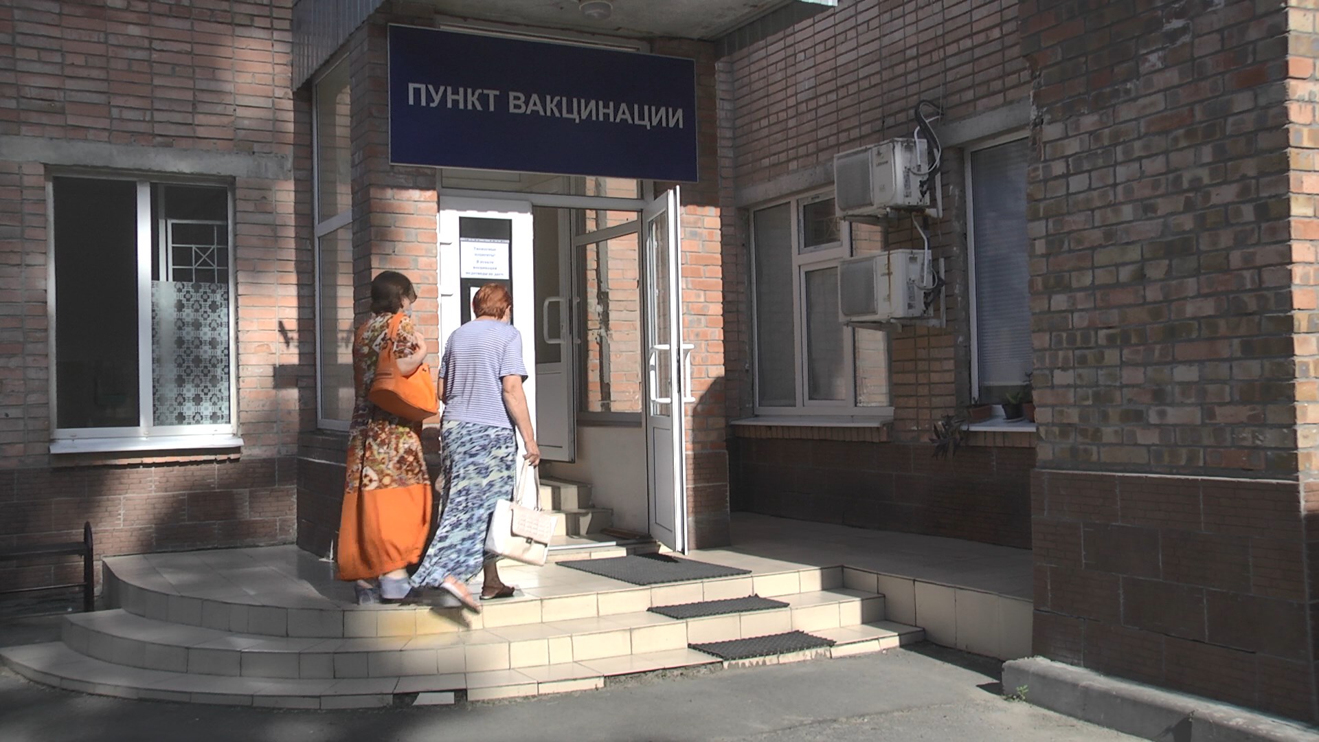 Рекордное число жителей вакцинировалось от коронавируса за сутки в Ростове