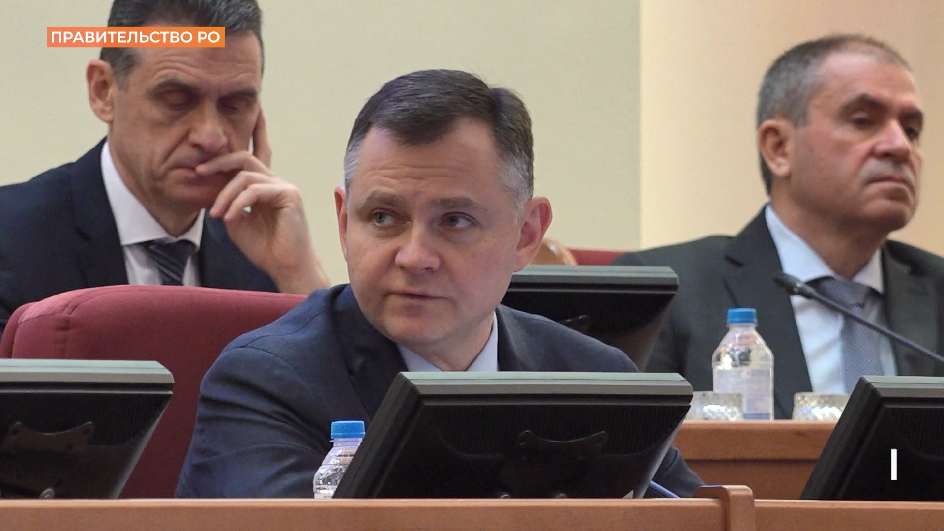 Юрий Слюсарь провел заседание правительства с участием глав городов и районов