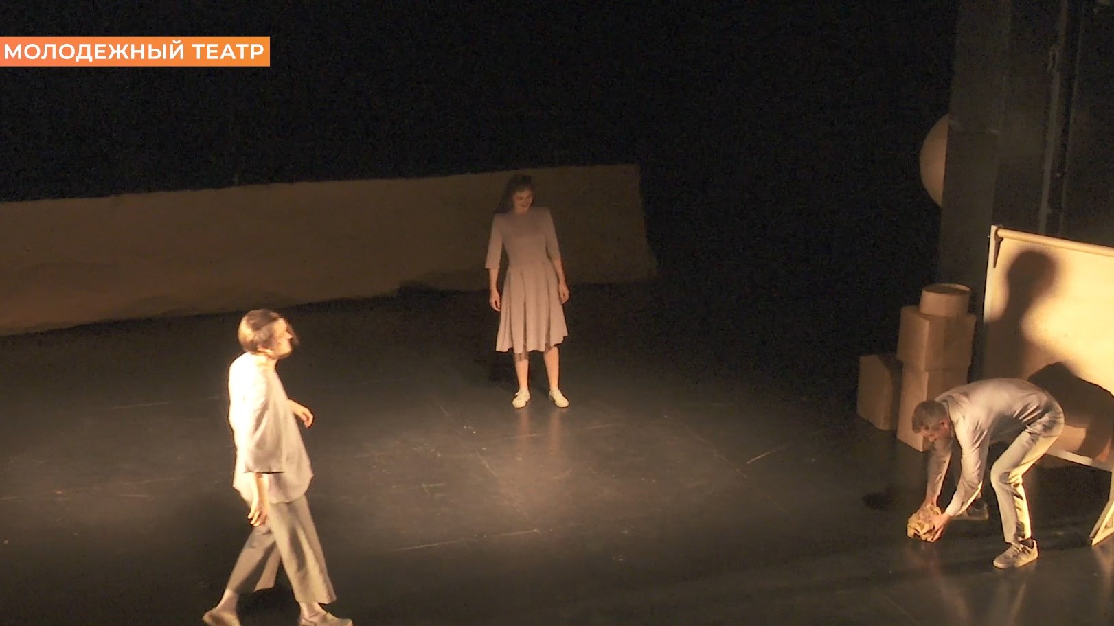 В Молодежном театре показали спектакль для детей-беженцев из Донбасса